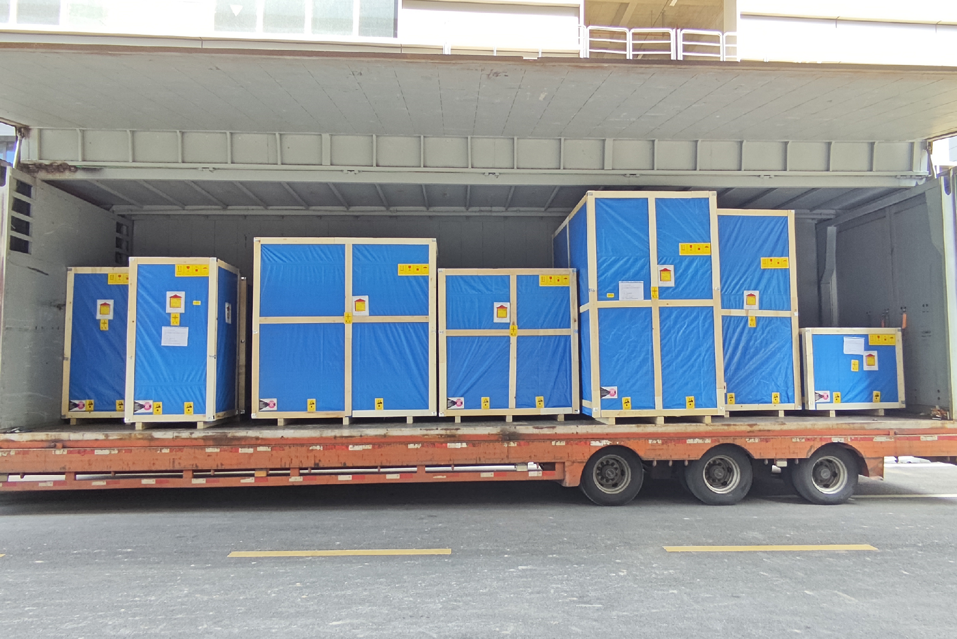 1752558110770315.png 混合鍵合設(shè)備出貨圖片(最終版).png